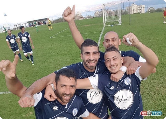 שחקני טבריה חוגגים בסיום (עודד חסין)